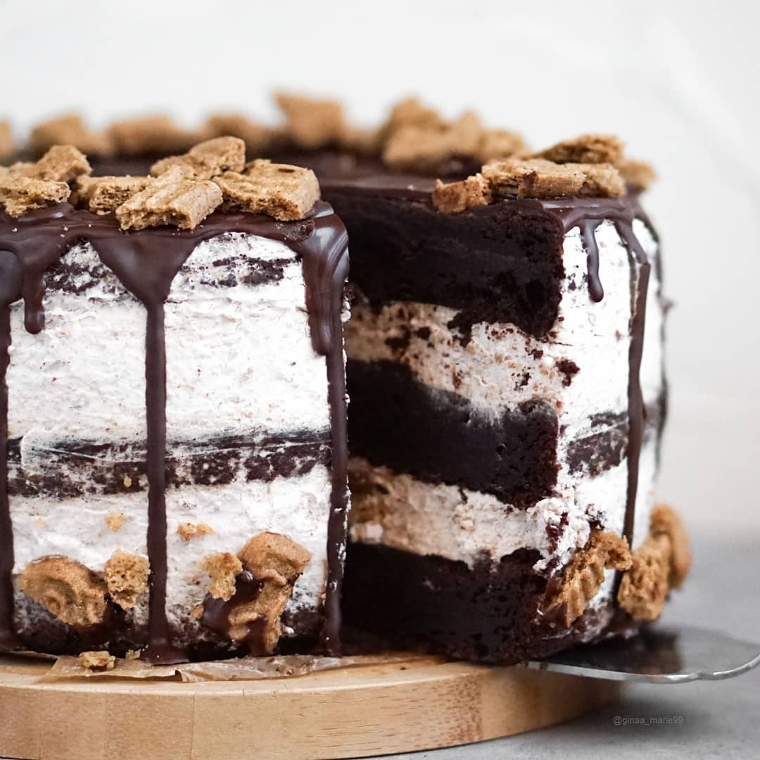 Fudgy Brownie Caramel Cake with Speculoos Cream