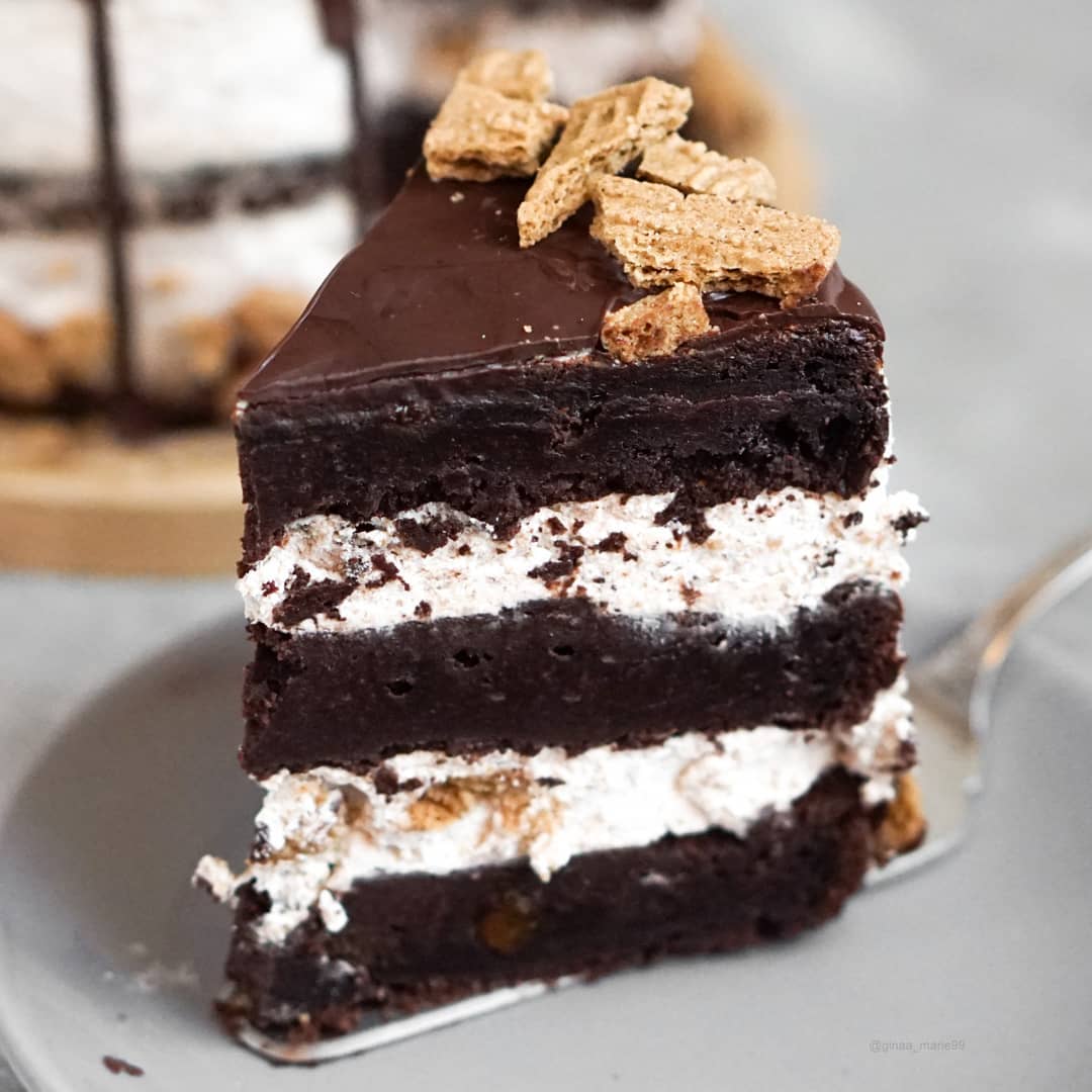 Fudgy Brownie Caramel Cake with Speculoos Cream