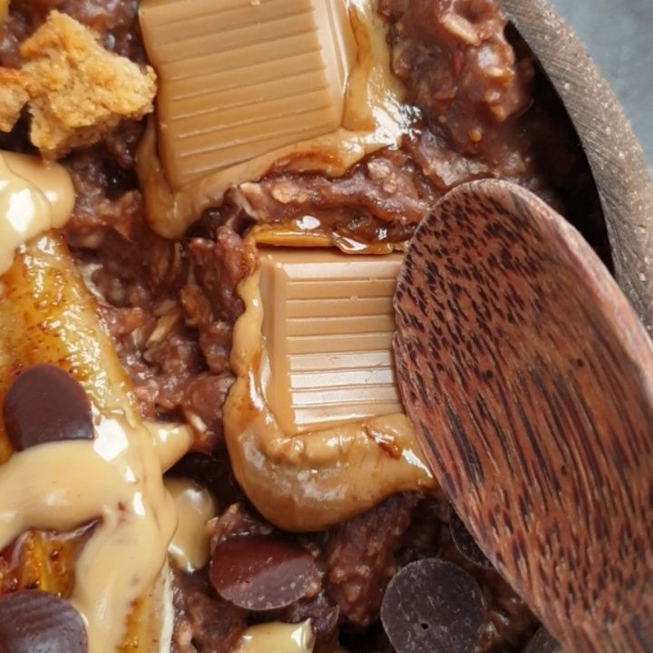 Chocolate Proats with Caramelized Bananas