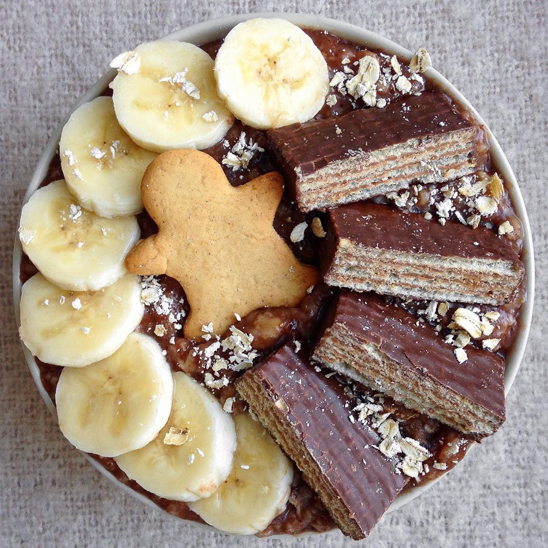 Banana and Chocolate Wafers Oatmeal