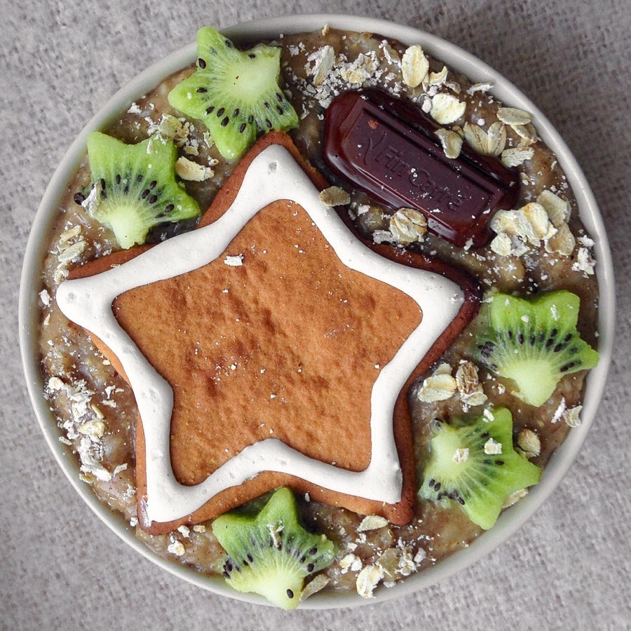 Gingerbread Cookie Oatmeal with Kiwi and Chocolate