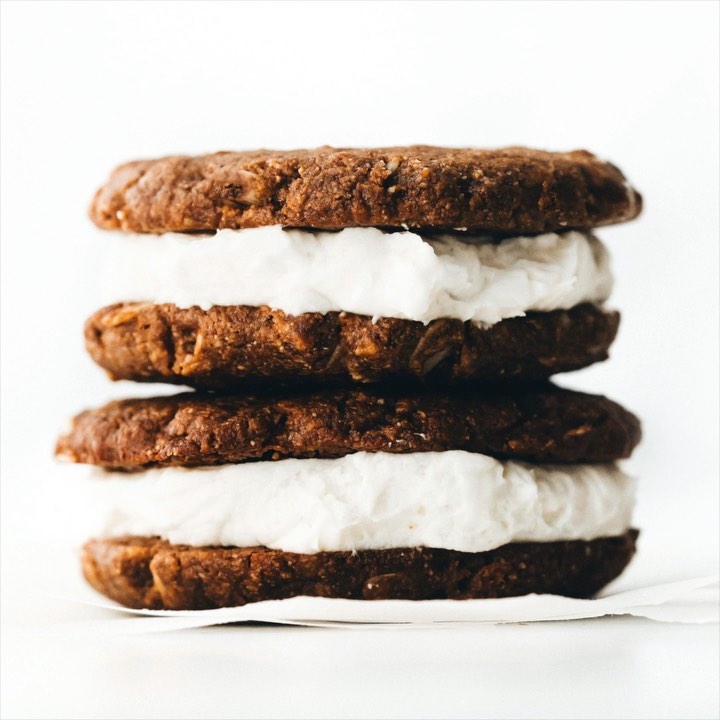 Vegan Cinnamon Spiced Oatmeal Cream Pies