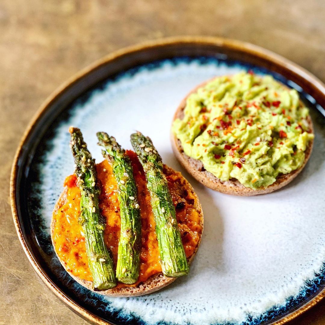 Easy Roast Pepper Hummus Dip
