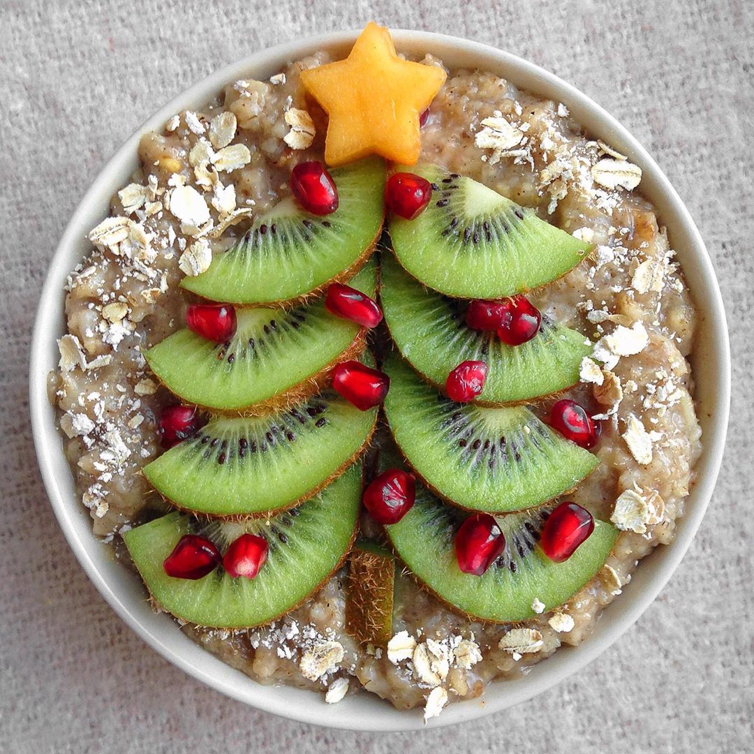 Kiwi and Pomegranate Christmas Oatmeal