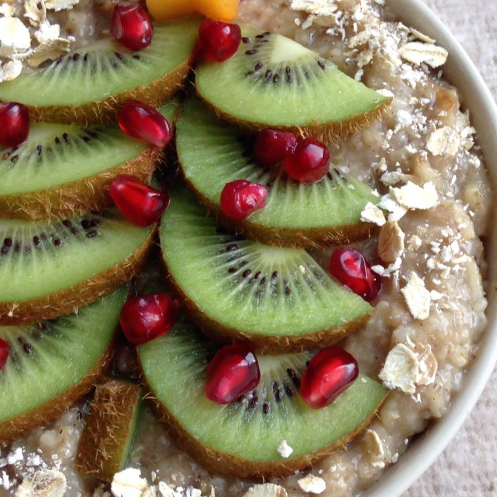 Kiwi and Pomegranate Christmas Oatmeal