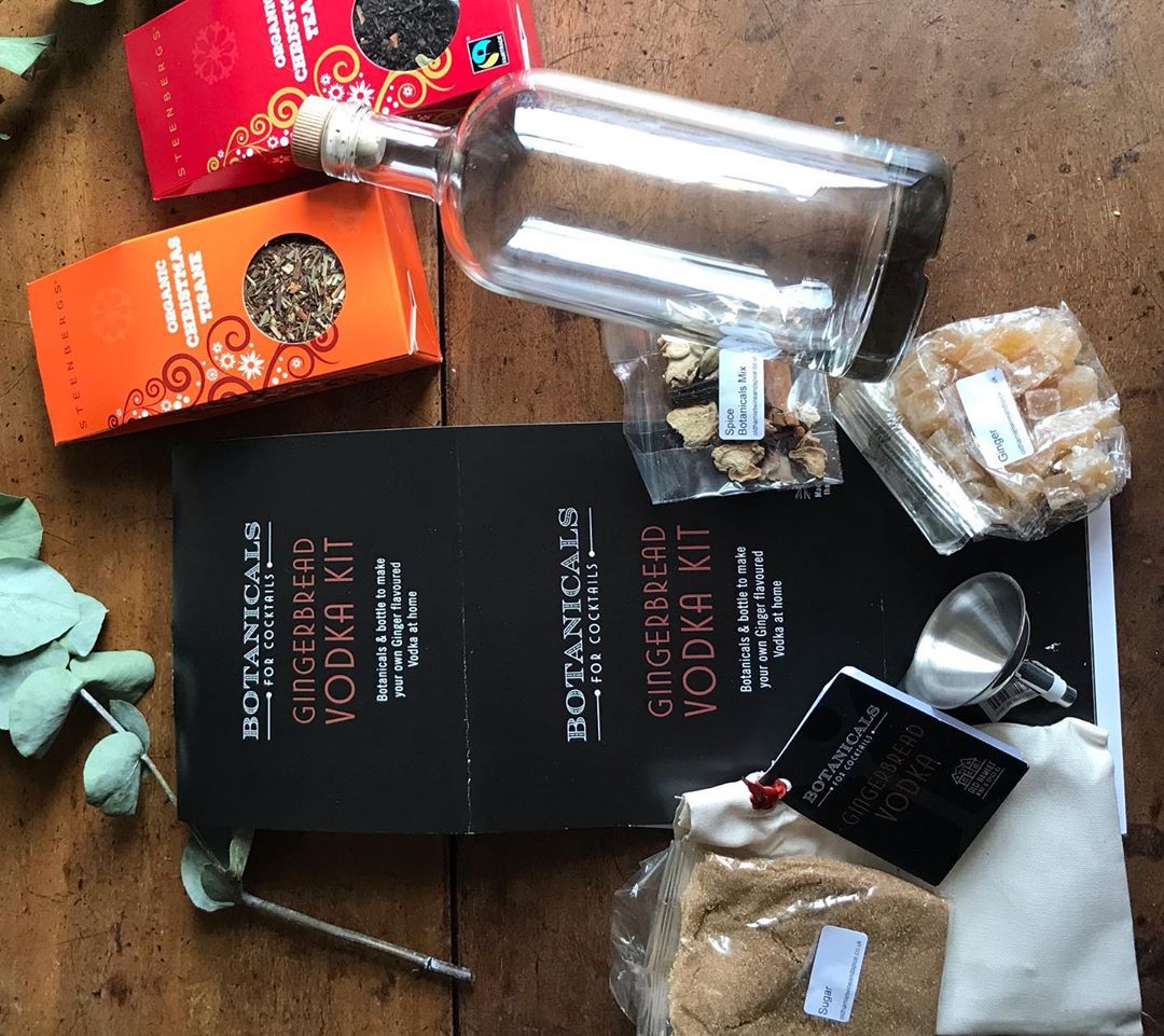 Almond Cookies Infused with Christmas Tea