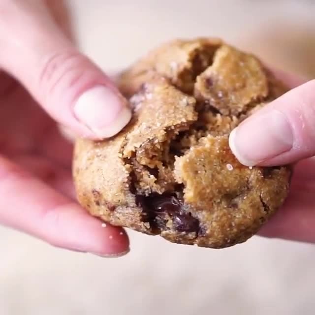 Vegan Chocolate Chip Cookies