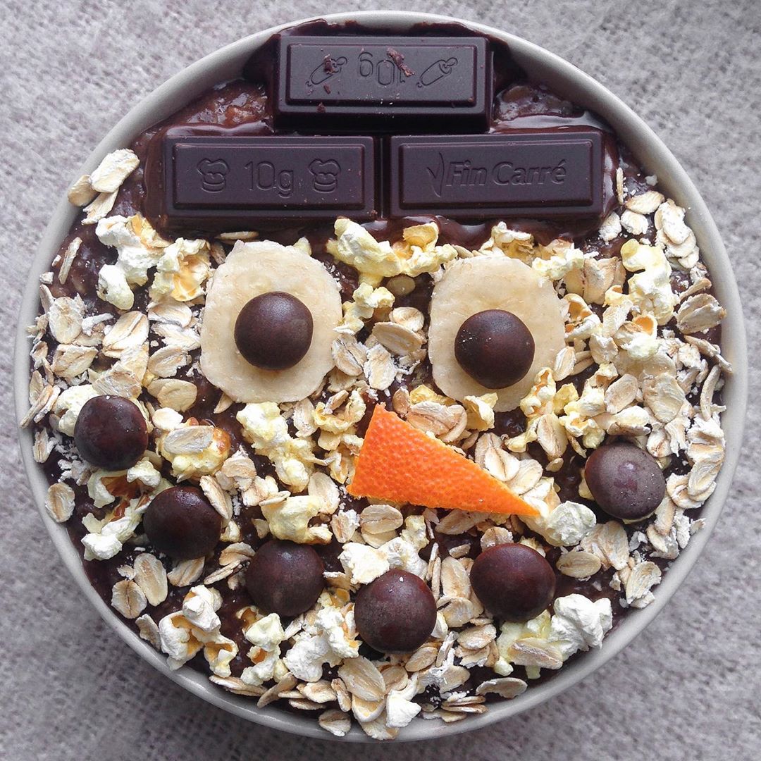 Banana Chocolate and Popcorn Snowman Oatmeal