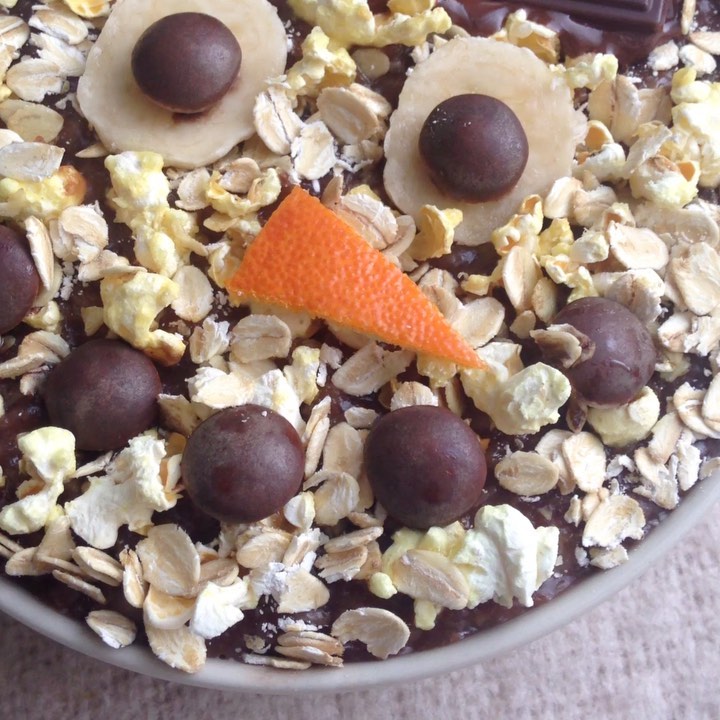 Banana Chocolate and Popcorn Snowman Oatmeal