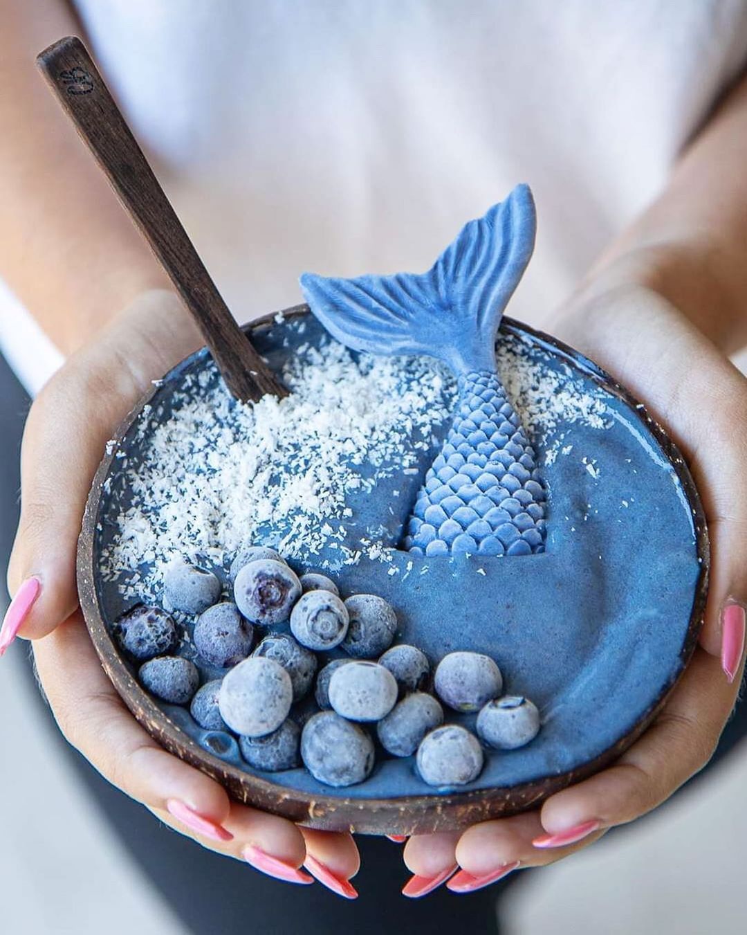 Frozen Banana Spirulina Smoothie Bowl