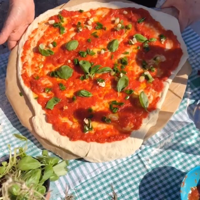 Easy Homemade Vegan Pizza