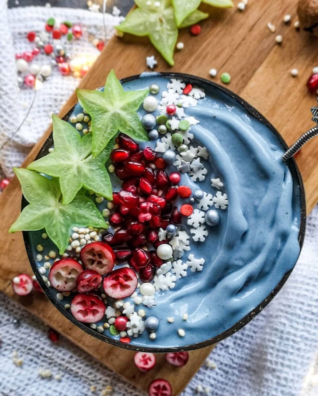 Peanut Butter Vanilla Nicecream with Blue Spirulina