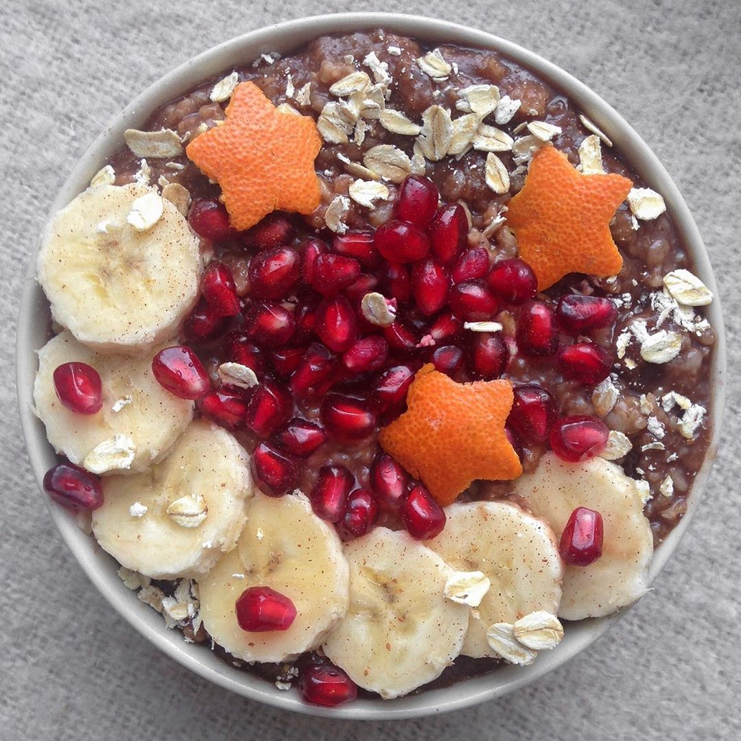 Bananas and Pomegranate Chocolate Oatmeal