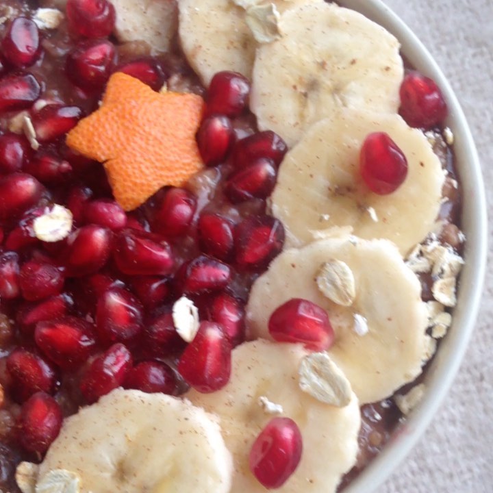 Bananas and Pomegranate Chocolate Oatmeal