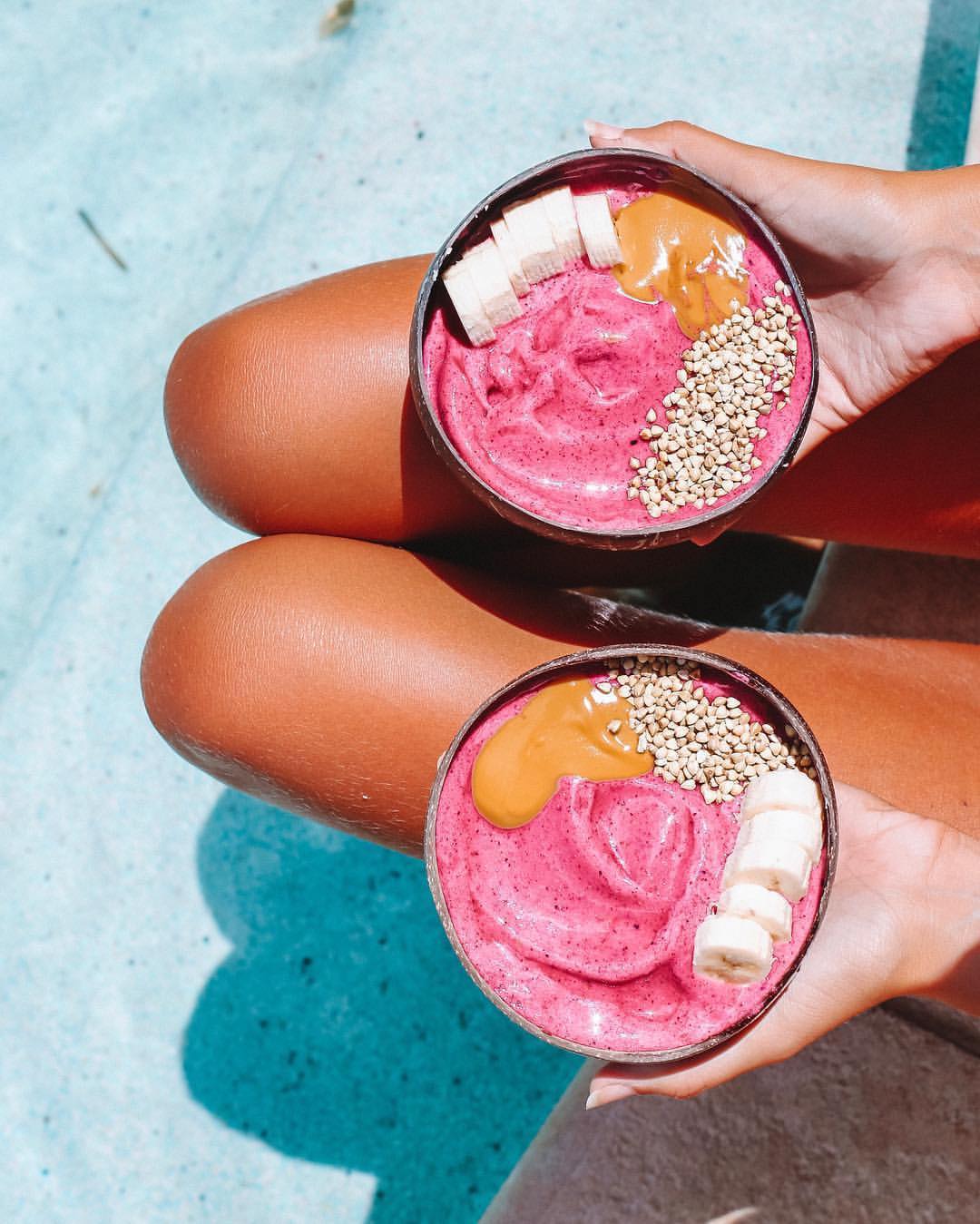 Fresh Pitaya Bowl with Banana and Mango