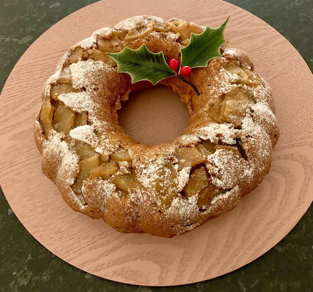 Banana and Apple Cake