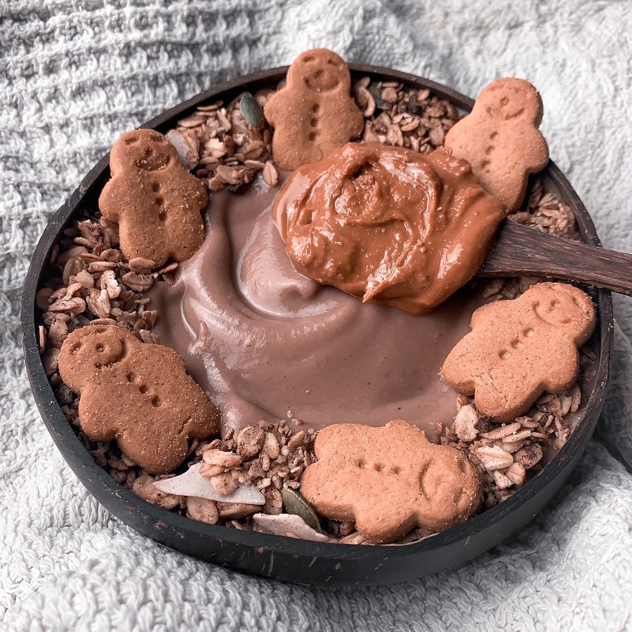 Gingerbread Chocolate Smoothie Bowl