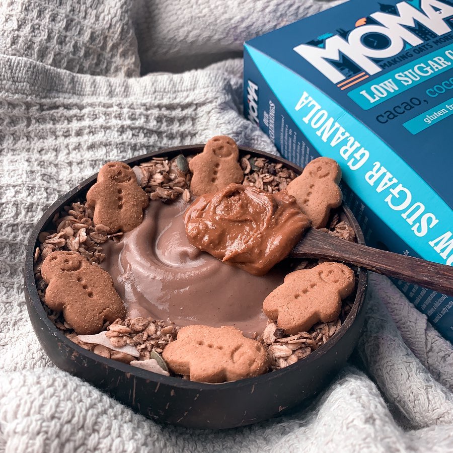 Gingerbread Chocolate Smoothie Bowl