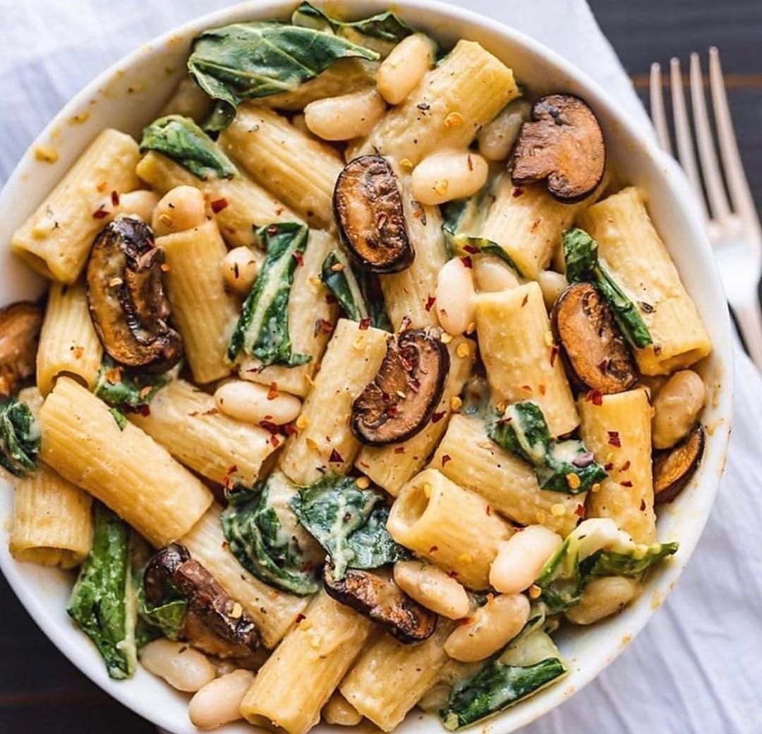 ’Cheesy’ Pasta with White Beans (Cannellini) and Greens