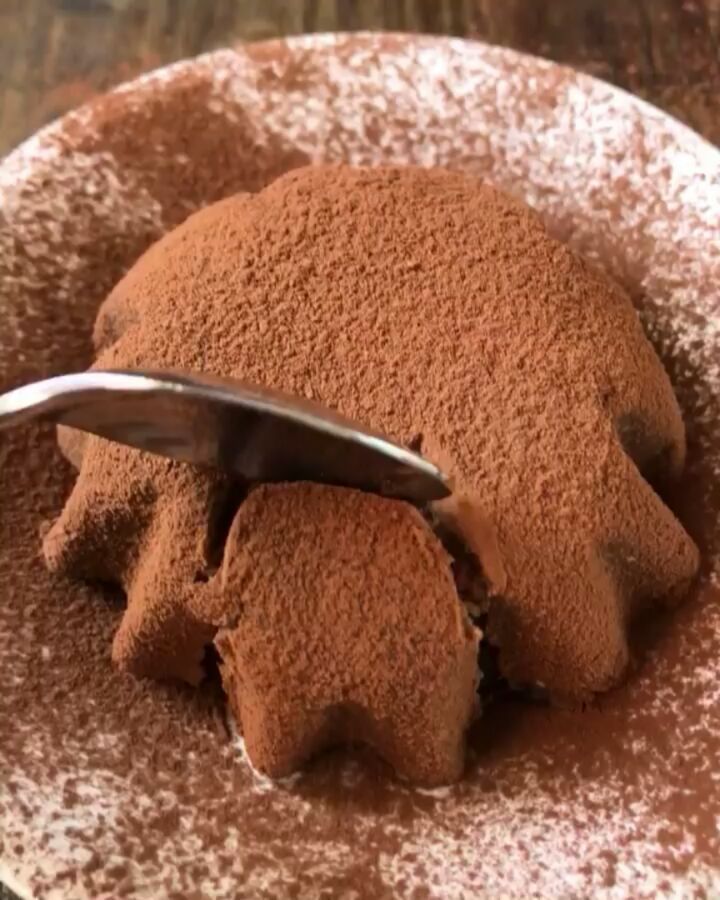 Vegan Chocolate Cakes with a Luscious Liquid Center