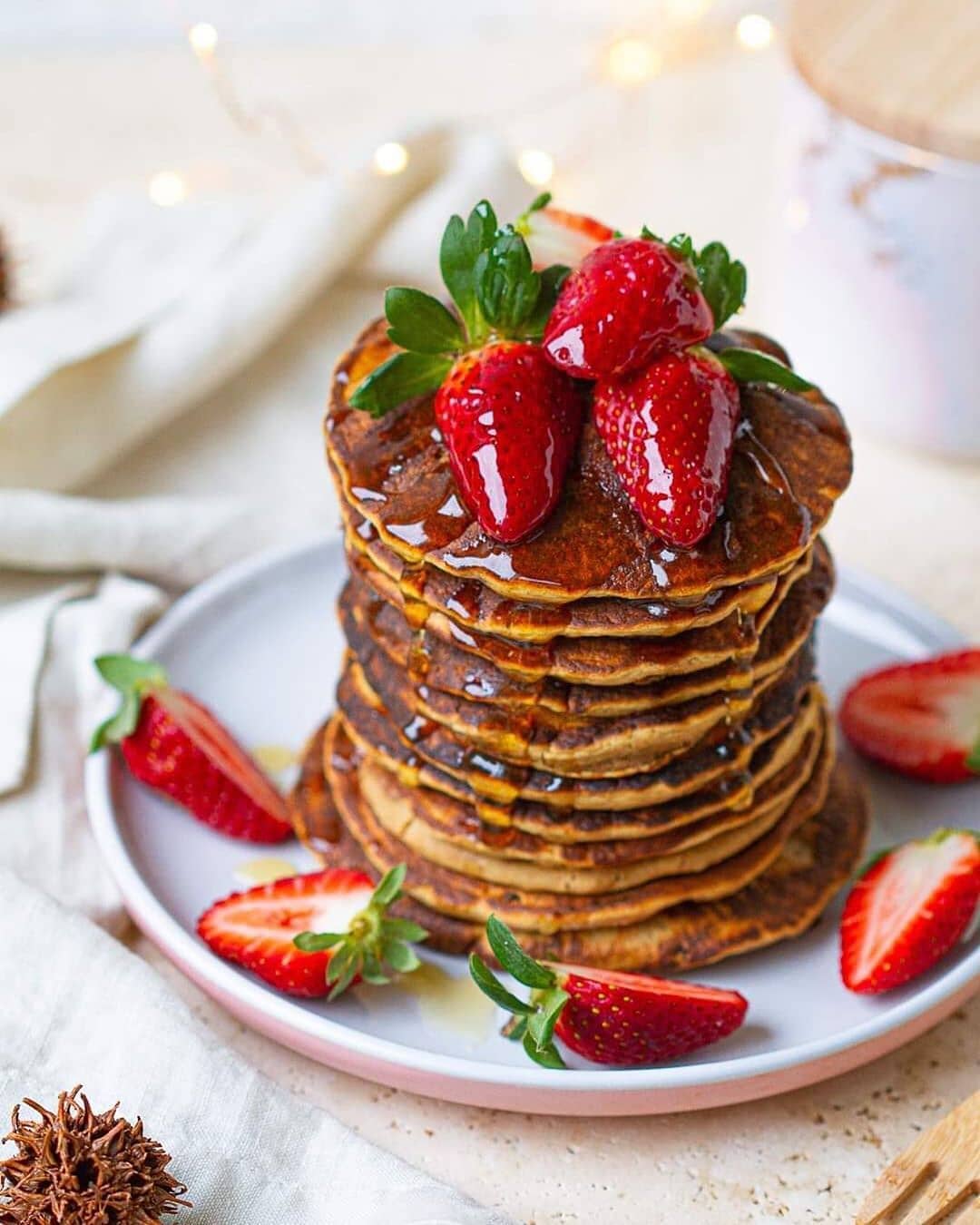 Pancakes with Maplesyrup and Strawberries