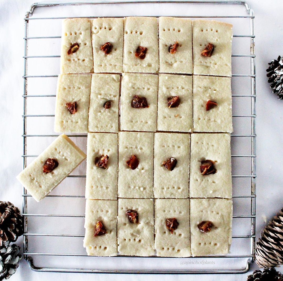 Simple Vegan Shortbread Cookies with Dates