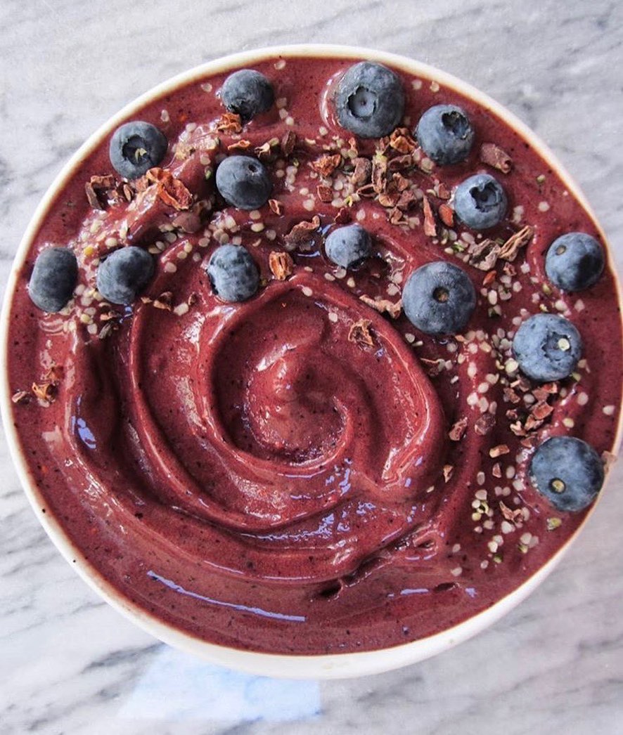 Nourishing Spirulina Smoothie Bowl with Berries