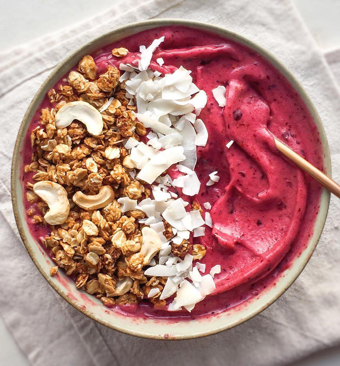 Berry Banana Smoothie Bowl