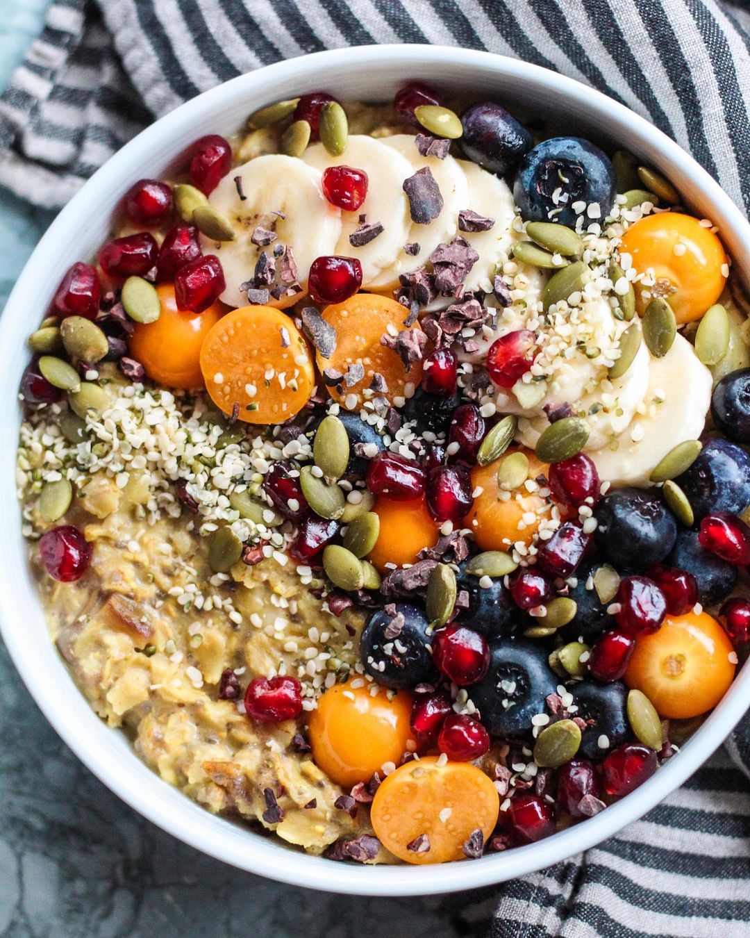 Tasty Golden Oats with Banana and Spices