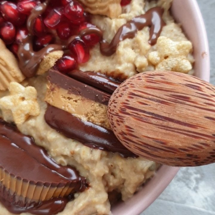 Healthy Vanilla Protein Oats with Toppings