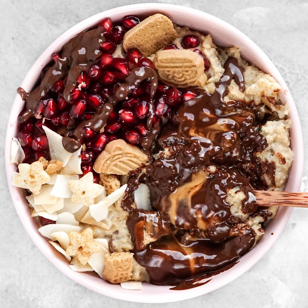 Healthy Vanilla Protein Oats with Toppings