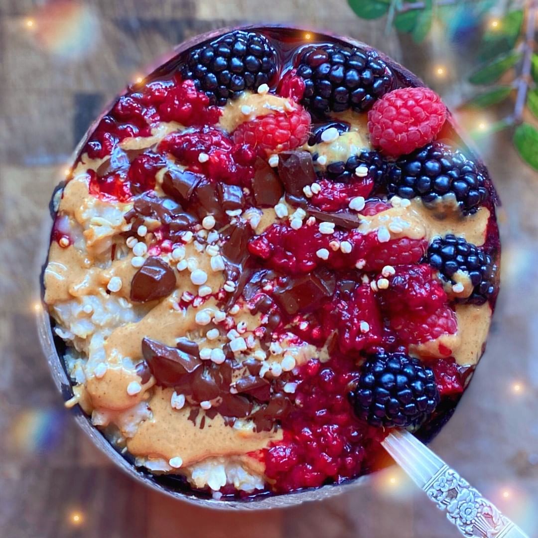 Sweet coconut oats with vanilla stewed berries