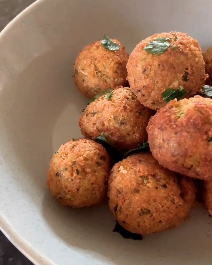 Moist Homemade Falafel with Fresh Vegetables