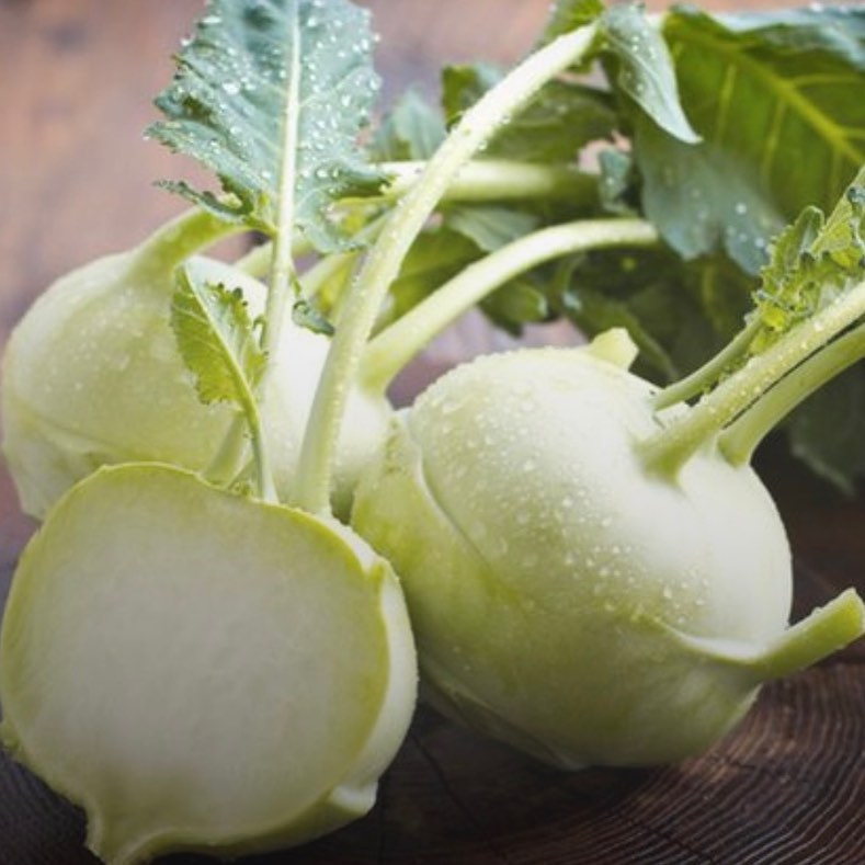 Light Dinner with Kohlrabi Beetroot and Peanut Sauce