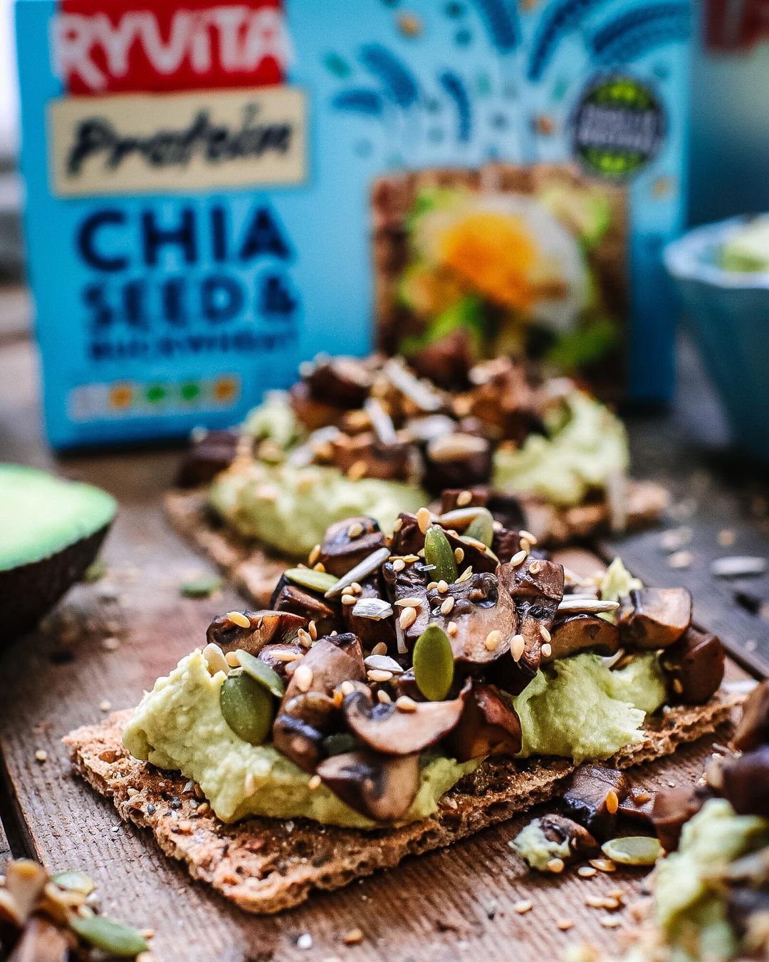 Avocado Hummus with Garlic Mushrooms