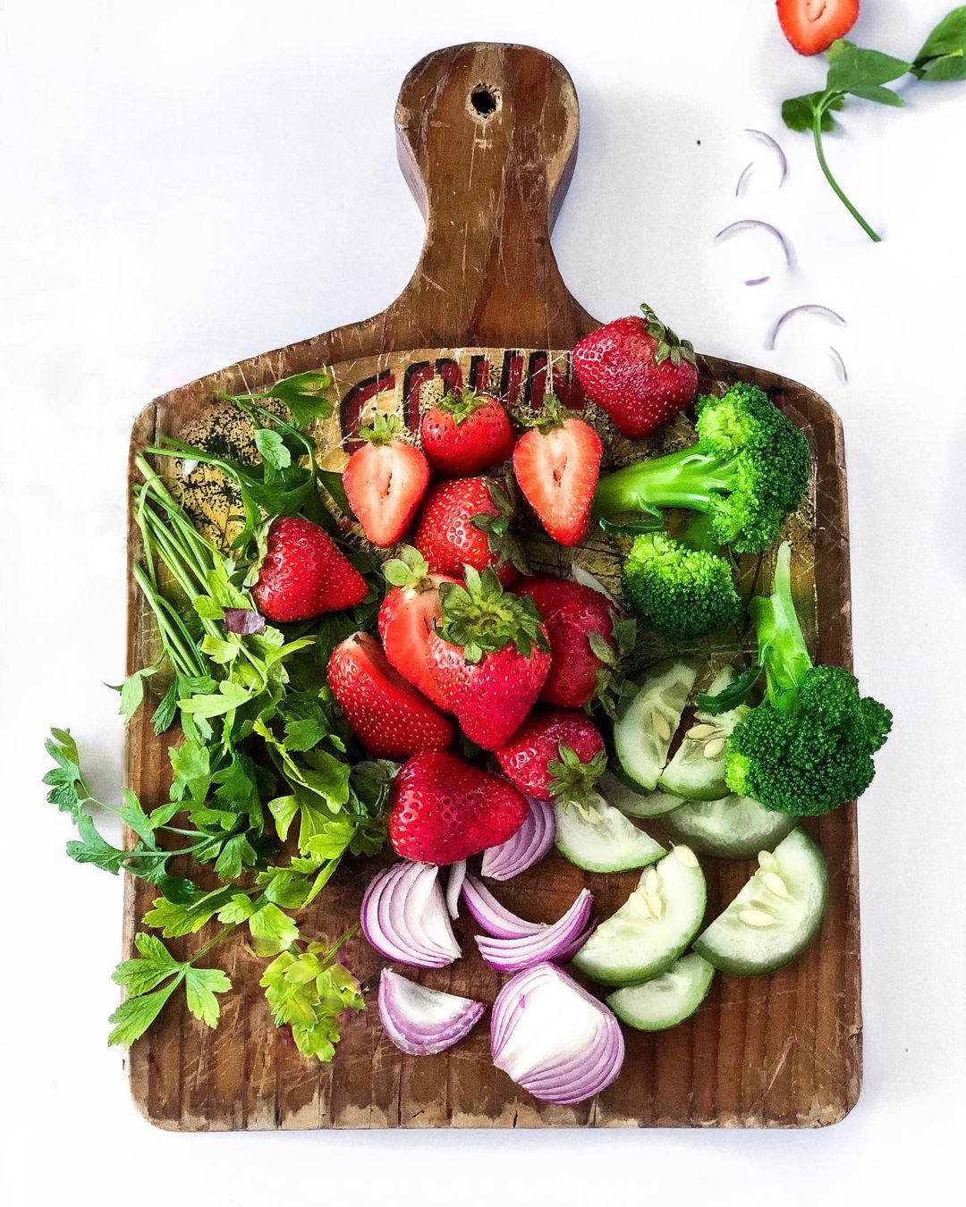 Fresh Strawberry Salad with Vegetables