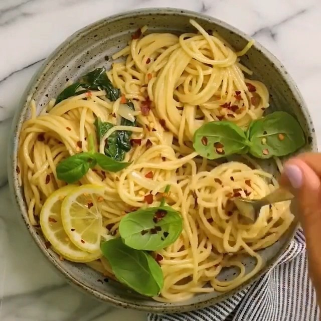 Creamy Lemon Hummus Garlic Pasta