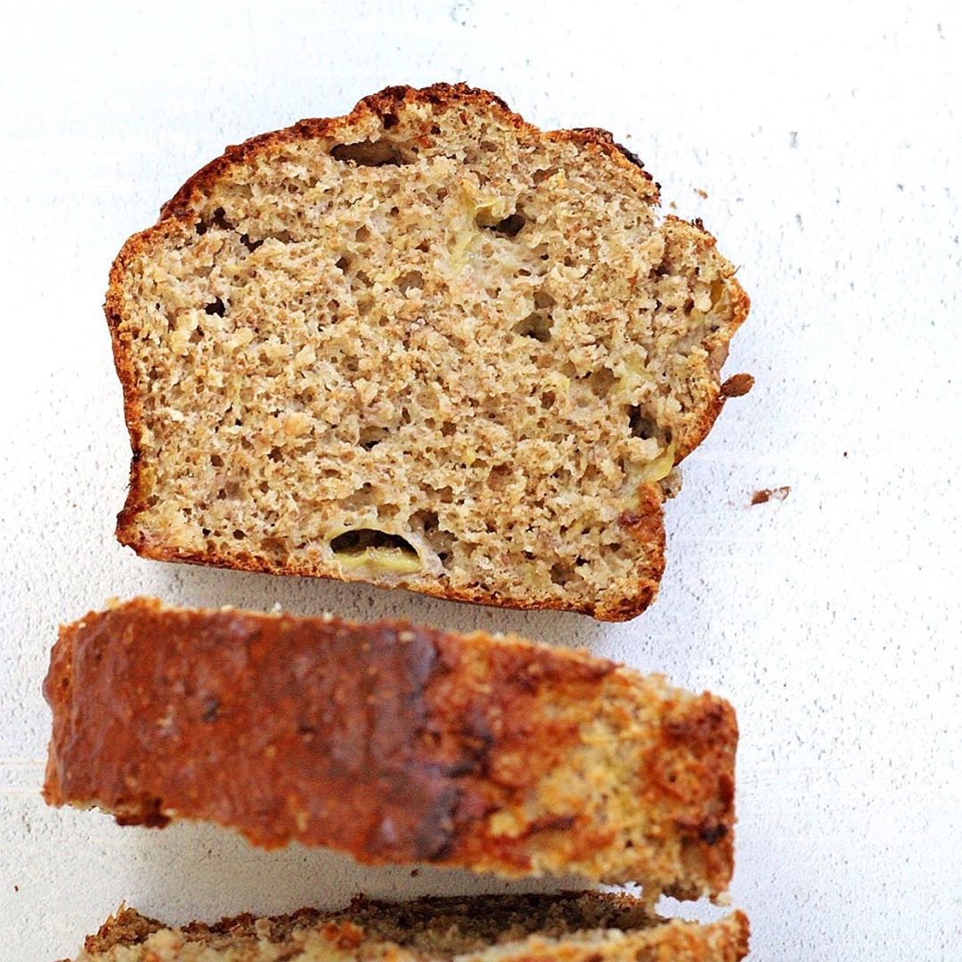 Delicious Banana Bread with Walnuts and Spices