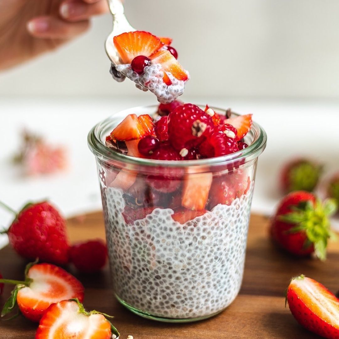 Easy Chia Pudding with Almond Milk and Fruits