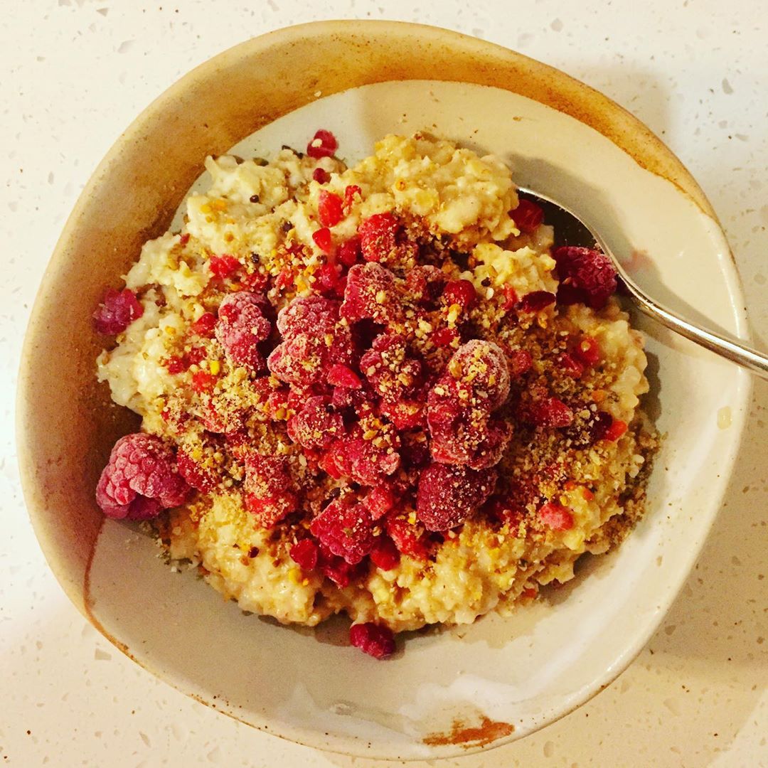 Cinnamon Raspberry Cauliflower Oats