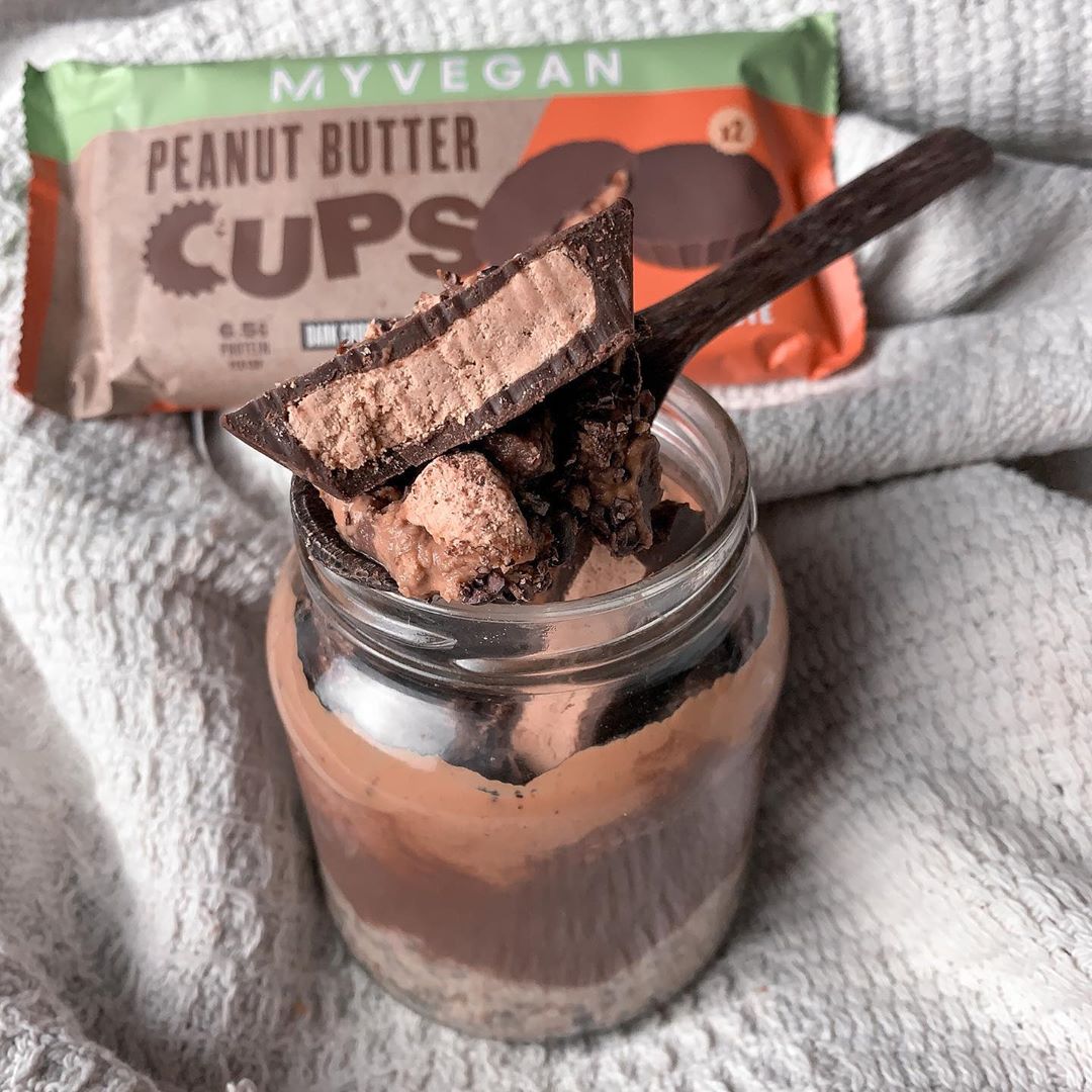 Layered Overnight Oats with Aquafaba Chocolate and Peanut Butter