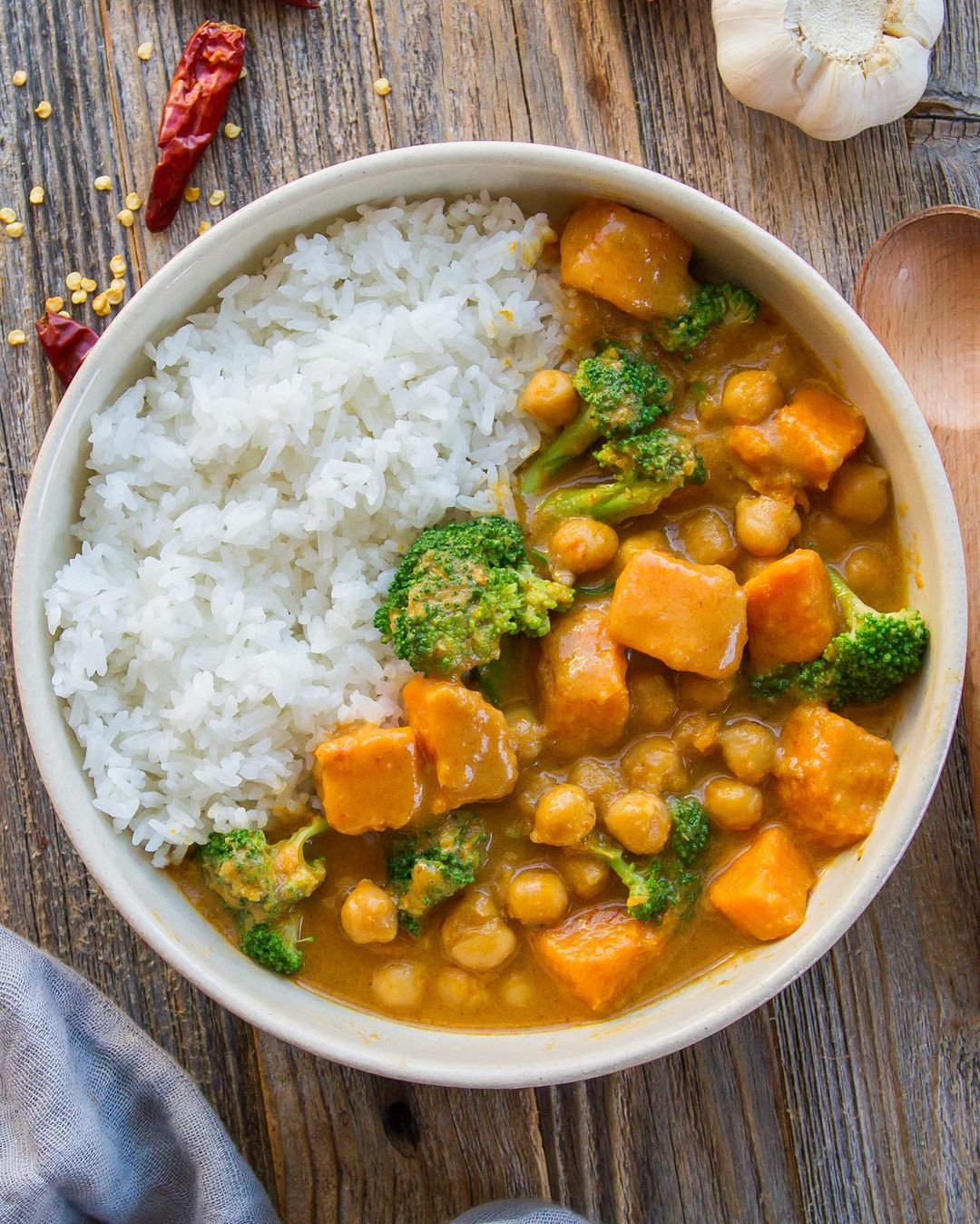 Creamy Sweet Potatoes and Chickpeas Curry with Spicy Kick