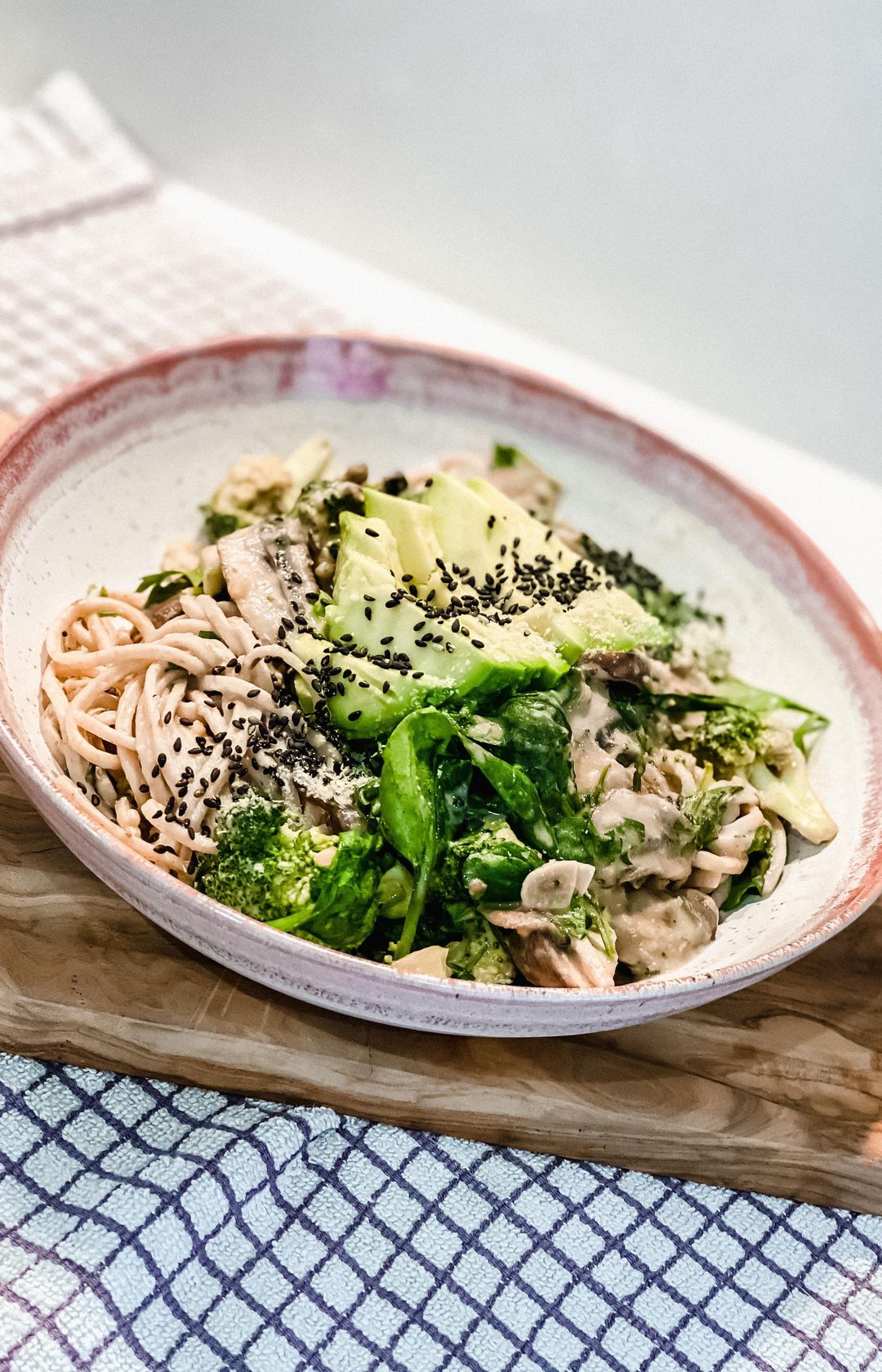 Wholewheat Noodles with Mushrooms and Broccoli Stir-Fry