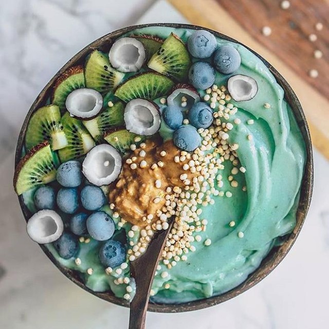 Tropical Banana Mango Smoothie Bowl