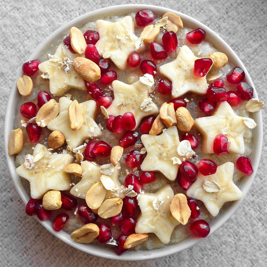 Banana Peanuts and Pomegranate Oatmeal