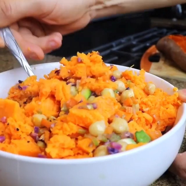 Stuffed Sweet Potatoes with Vegetables and Sauce