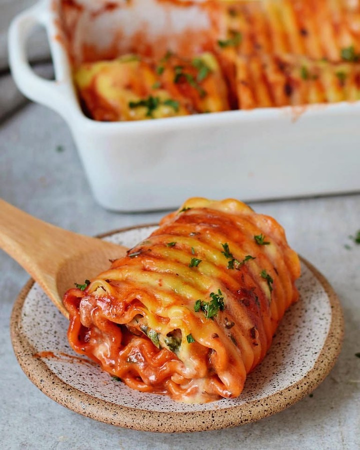 Hummus and Spinach Lasagna Roll-Ups
