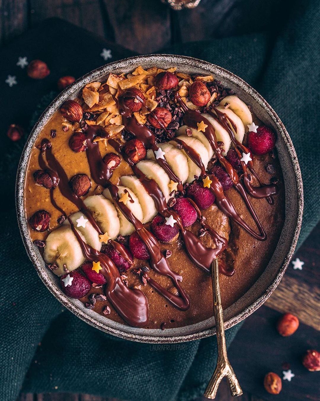 Delicious Frozen Banana Smoothie Bowl with Toppings