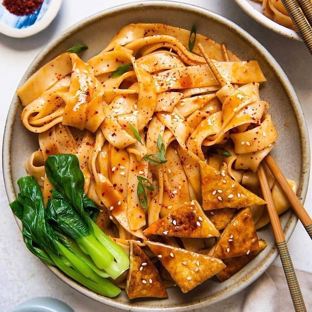 Easy Noodles with Spicy Peanut Sauce