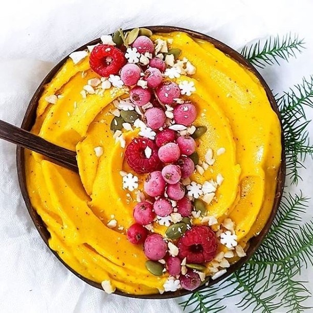 Amazing Yellow Smoothie Bowl
